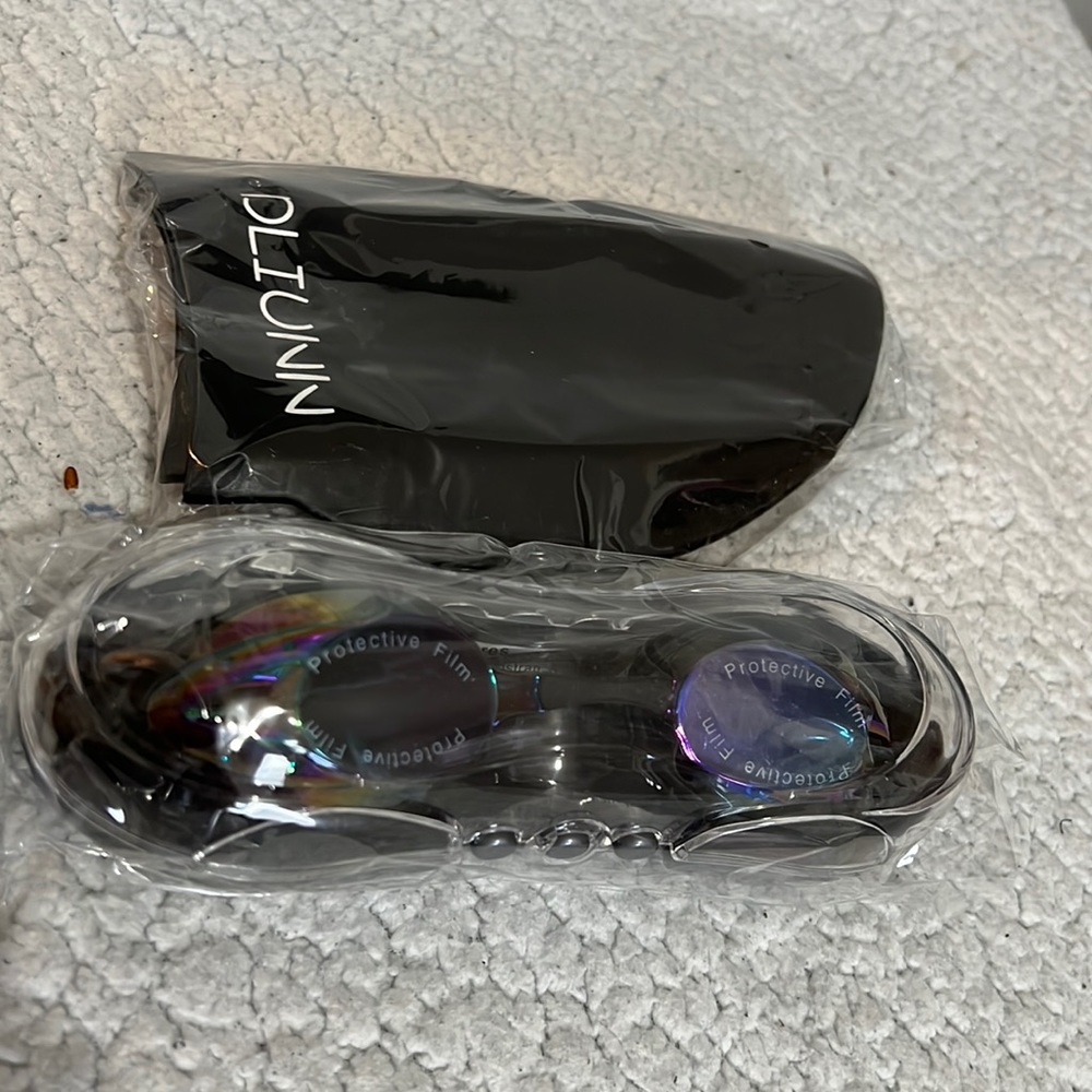 NWOT Dliunn swimming goggles and swimming hat